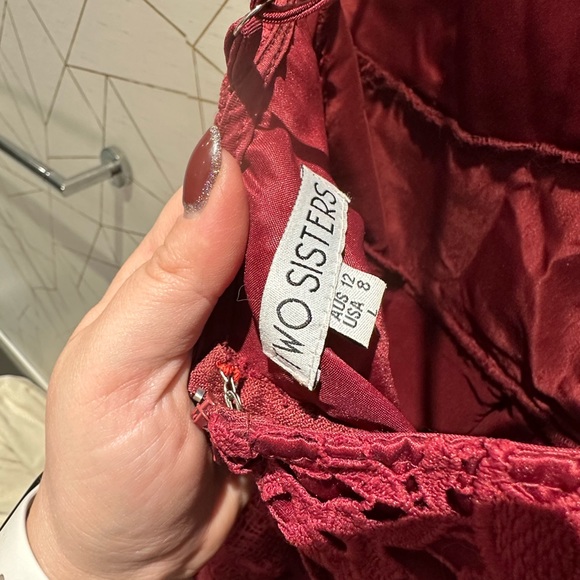 Red Lace midi dress - Picture 3 of 3